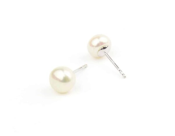 Fresh water pearl studs - Image 4