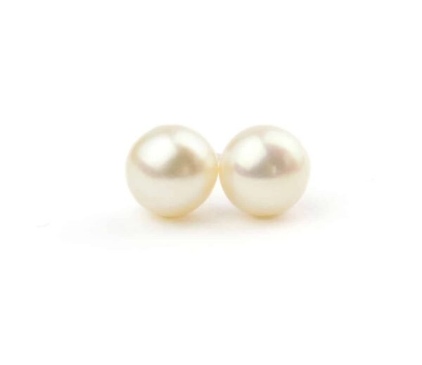 Fresh water pearl studs