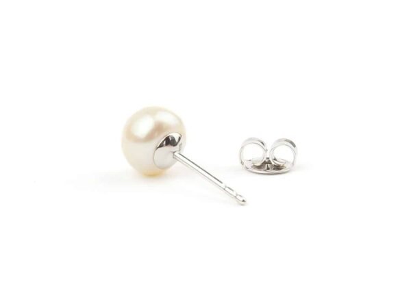 Fresh water pearl studs - Image 3